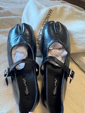 Black Mary Jane Tabi Flats with Split-Toe Detail